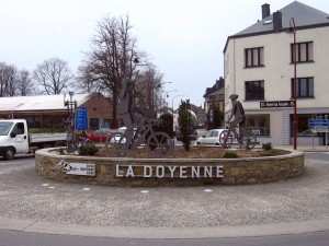 Lieja-Bastogne-Lieja, "La Doyenne" rotunda con monumento