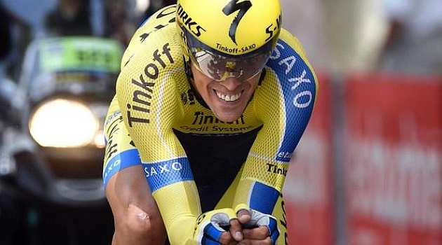 Contador en la disputa de la crono. Imagen de www.marca.com