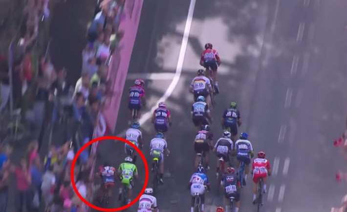 Caída en la sexta etapa del Giro  provocada por un espectador 