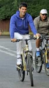 ciclista djokovic