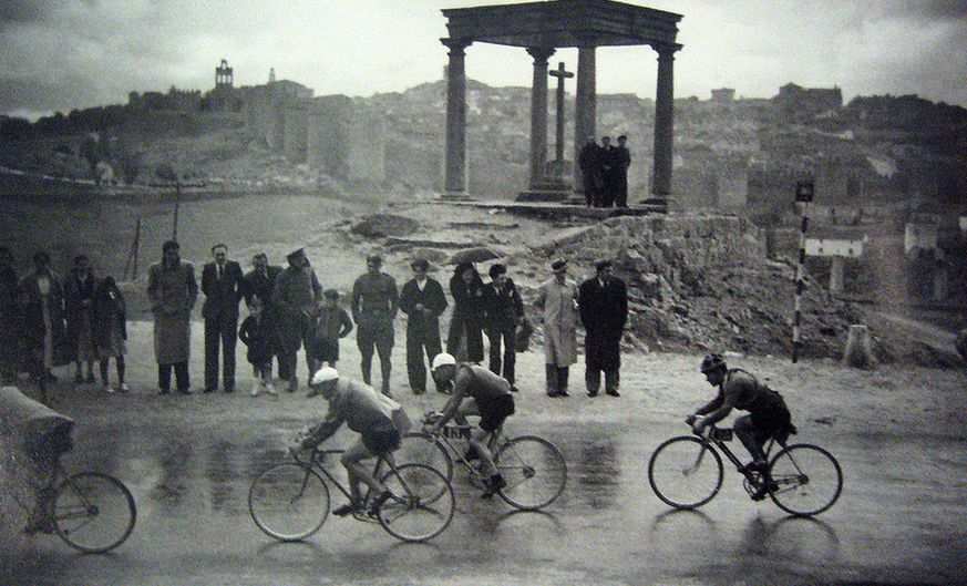 Paso de la Vuelta ciclista a España de 1936 por Ávila