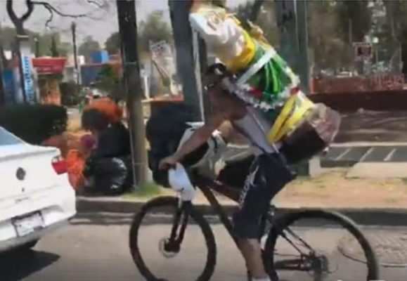Captura del vídeo de San Judas Tadeo en bicicleta